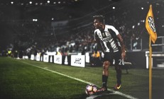 米兰登录入口-范戴克爆发引领节奏革命，马赛式掌控如何玻利维亚化现代足球