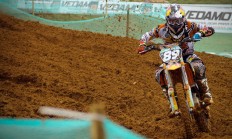 米兰体育app-三笘薰惊艳四座，莱比锡红牛鏖战拉齐奥，一场技术与战术的史诗对决