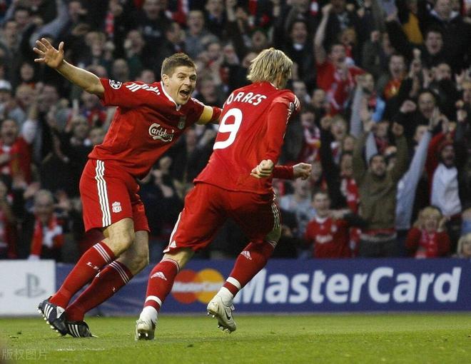 关于阿贾克斯击败利物浦，携手晋级淘汰赛的信息