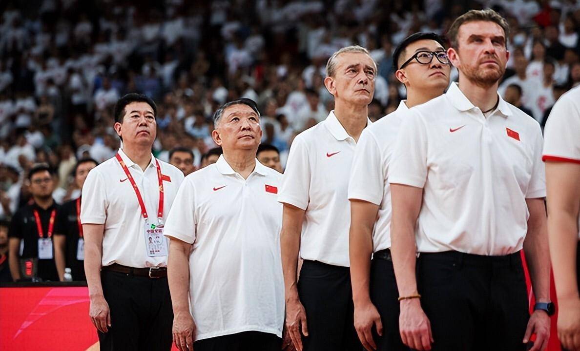 关于篮球名宿和球迷互动活动举行，深受欢迎的信息