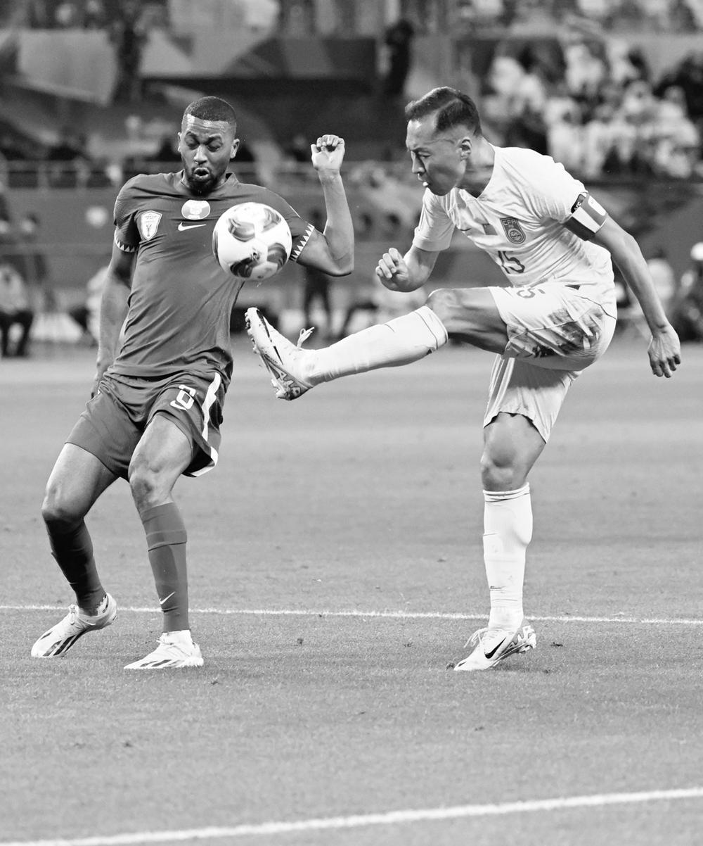 包含中国足球选手在国际赛事中实现完美表现的词条