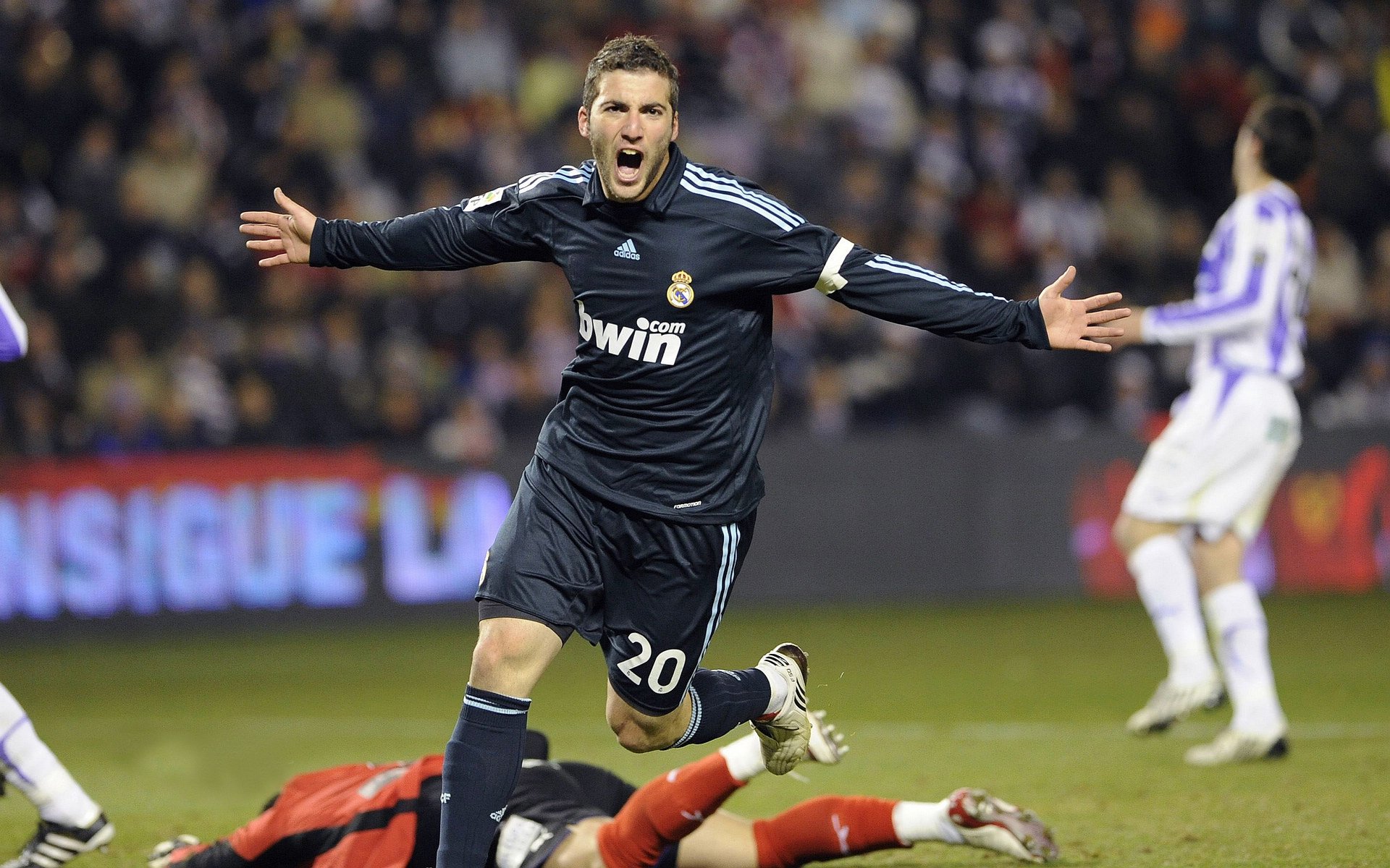 奥亚尔萨瓦尔，抢七之夜，一个名字如何成为整座城市的回音