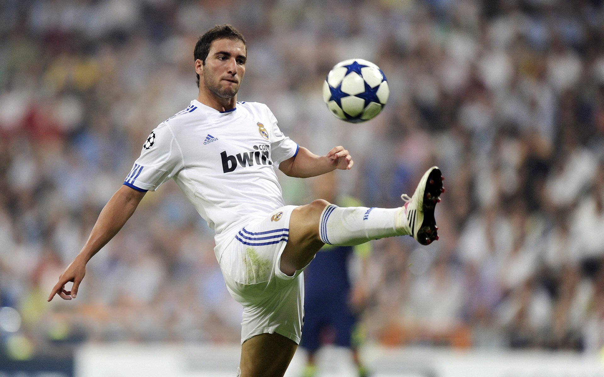 当马赛铁骑撞上巴斯克雄狮，穆勒数据爆炸背后的战术革命