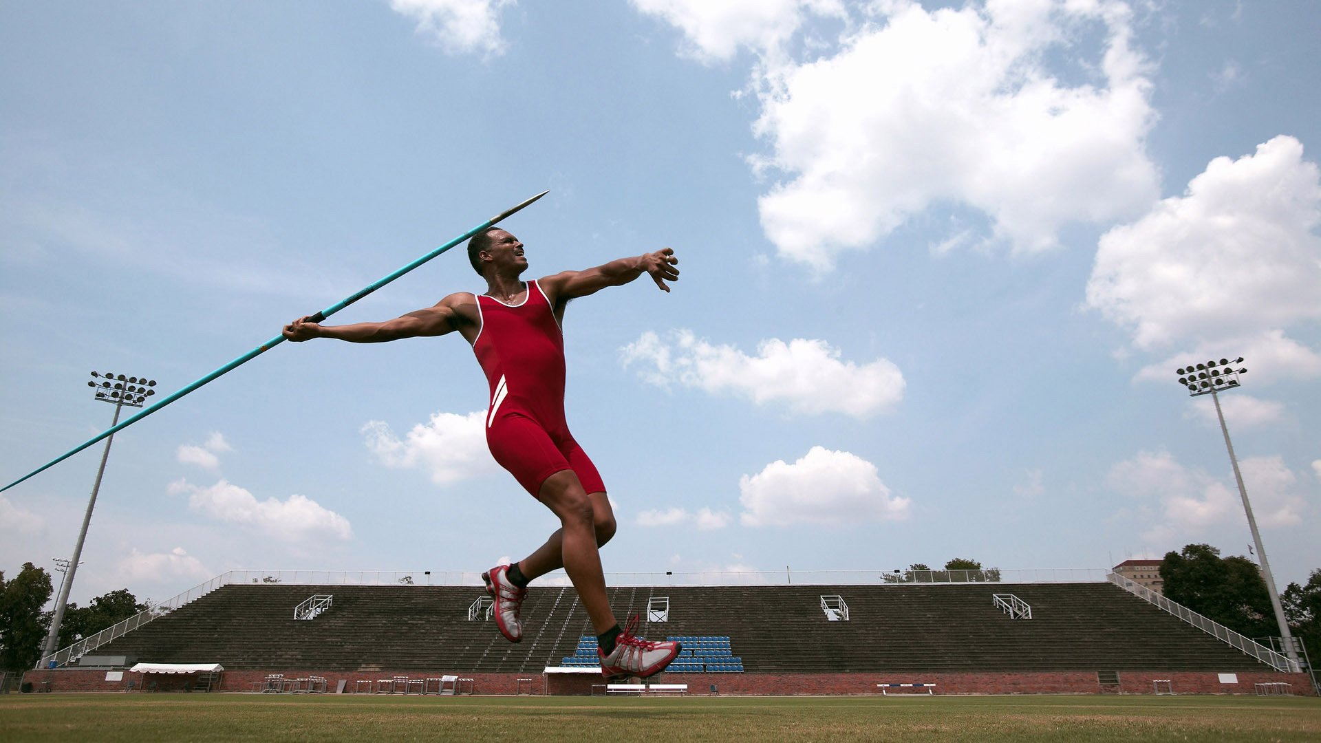 赛道与绿茵场的双重奏，F1争冠战与克罗地亚足球的跨界启示